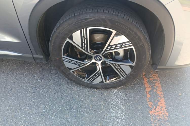 Used BYD Song Pro New Energy 2023 Champion Edition DM-i 110KM Excellence Model Right Front Wheel Hub