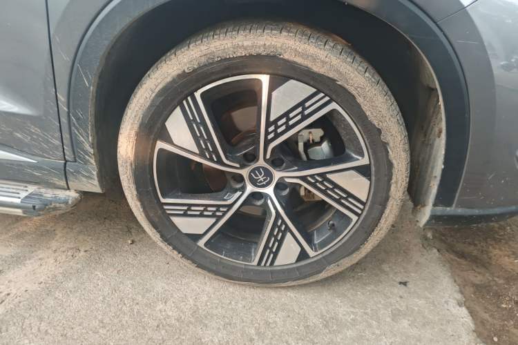 Used BYD Song Pro New Energy 2023 Champion Edition DM-i 110KM Excellence Model Right Front Wheel Hub