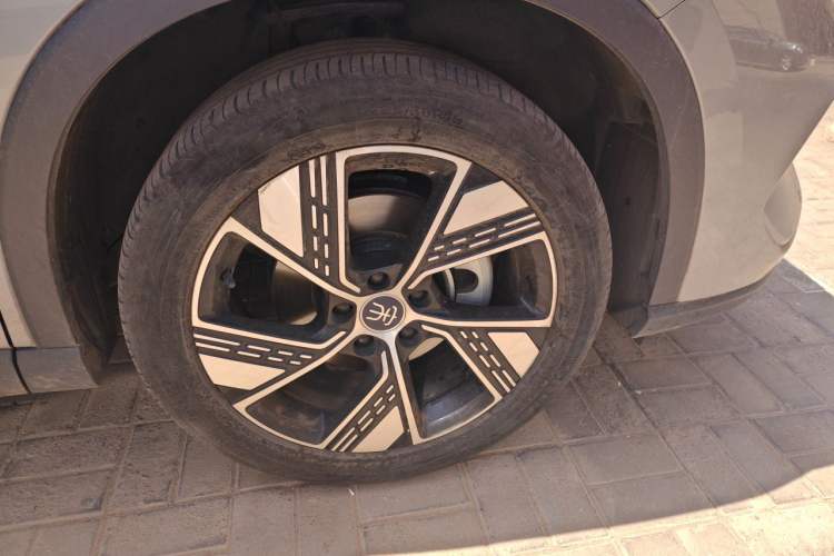 Used BYD Song Pro New Energy 2023 Champion Edition DM-i 110KM Excellence Model Right Front Wheel Hub