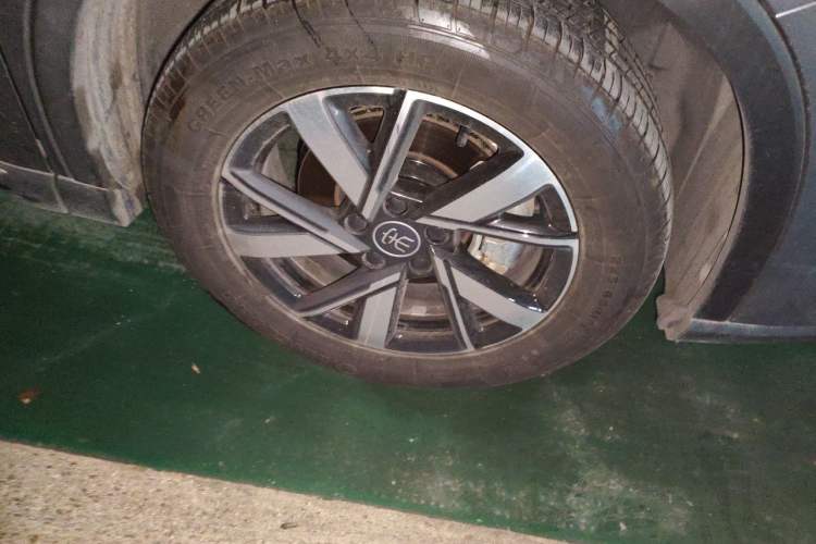 Used BYD Song Pro New Energy 2023 Champion Edition DM-i 71KM Beyond Model Right Front Wheel Hub