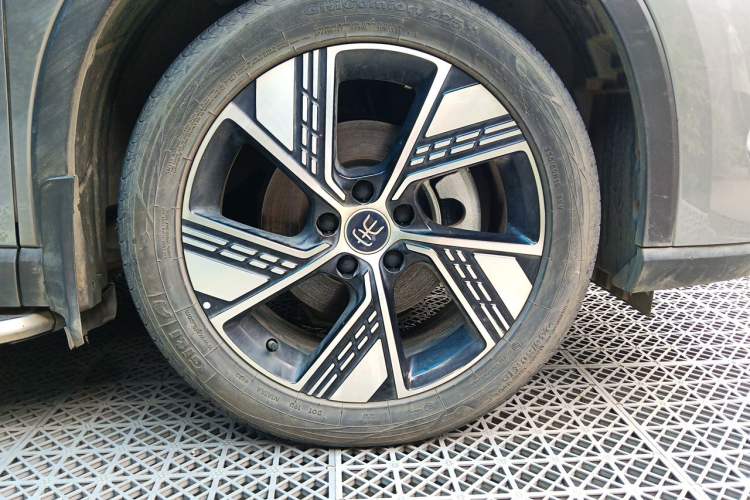 Used BYD Song Pro New Energy 2023 Champion Edition DM-i 110KM Excellence Model Right Front Wheel Hub