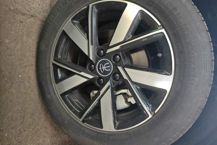 Used BYD Song Pro New Energy 2023 Champion Edition DM-i 110KM Beyond Model Right Front Wheel Hub