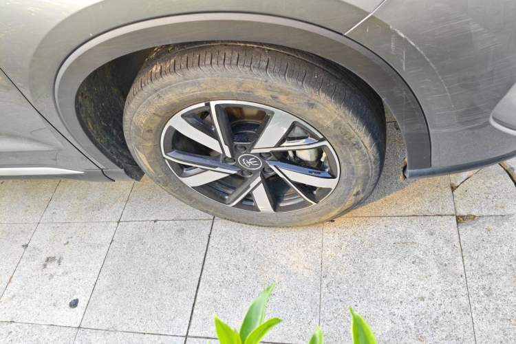 Used BYD Song Pro New Energy 2023 Champion Edition DM-i 71KM Navigation Model Right Front Wheel Hub