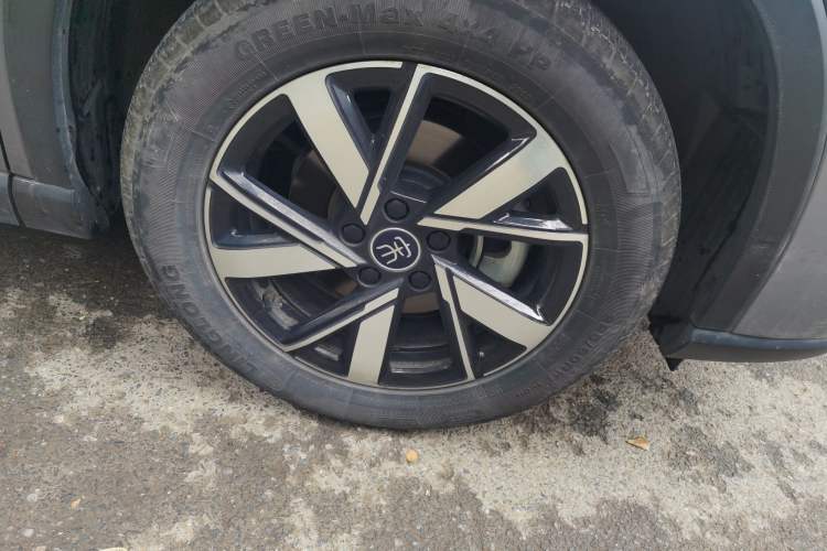 Used BYD Song Pro New Energy 2023 Champion Edition DM-i 71KM Leading Model Right Front Wheel Hub