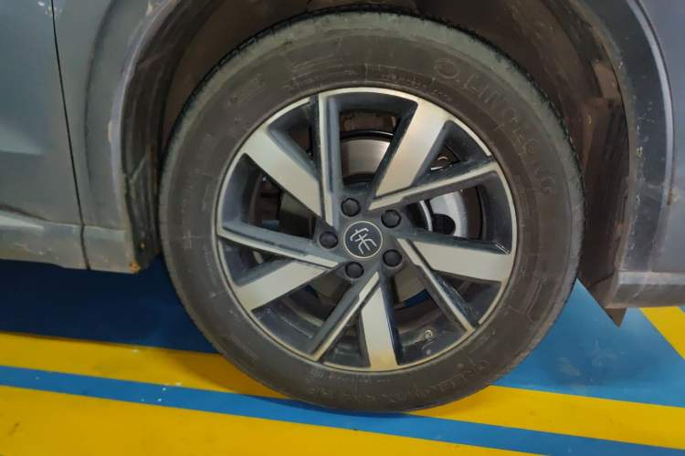 Used BYD Song Pro New Energy 2023 Champion Edition DM-i 110KM Beyond Model Right Front Wheel Hub
