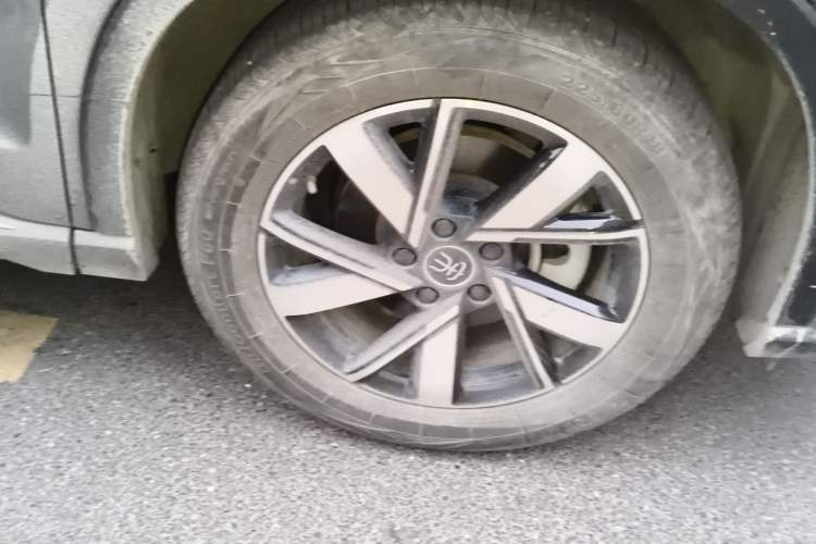 Used BYD Song Pro New Energy 2023 Champion Edition DM-i 110KM Beyond Model Right Front Wheel Hub