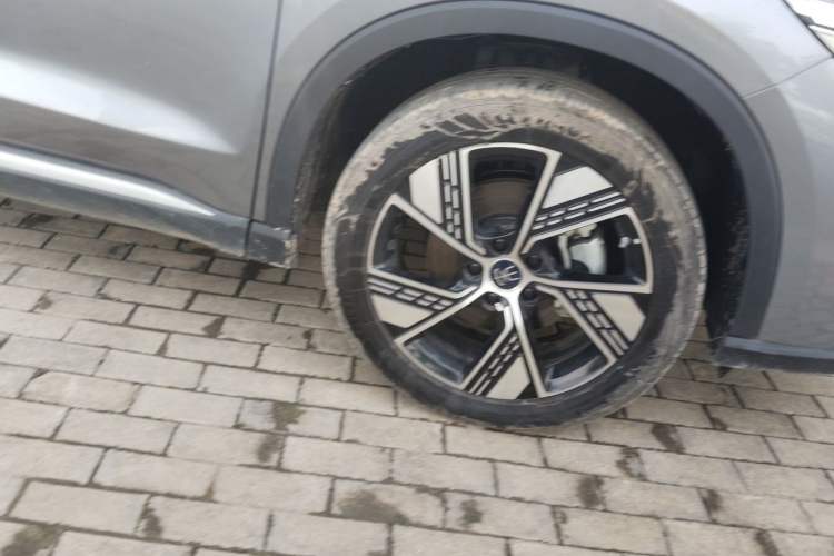 Used BYD Song Pro New Energy 2023 Champion Edition DM-i 110KM Excellence Model Right Front Wheel Hub
