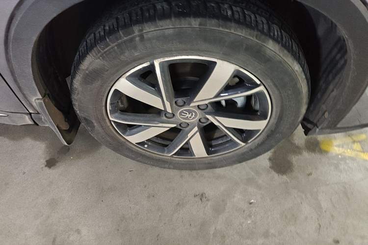 Used BYD Song Pro New Energy 2023 Champion Edition DM-i 110KM Beyond Model Right Front Wheel Hub