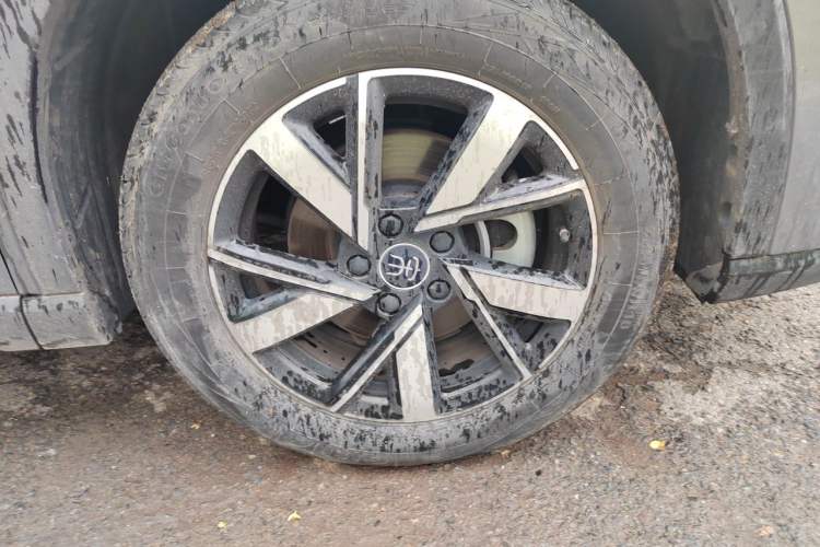 Used BYD Song Pro New Energy 2023 Champion Edition DM-i 71KM Leading Model Right Front Wheel Hub