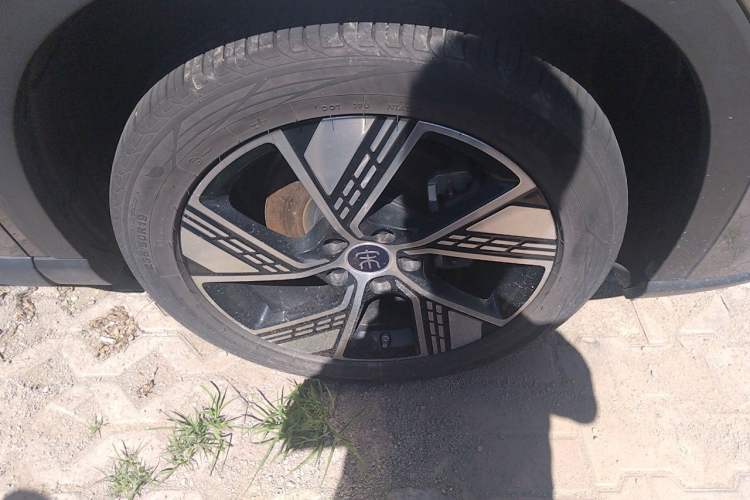 Used BYD Song Pro New Energy 2023 Champion Edition DM-i 110KM Excellence Model Right Front Wheel Hub