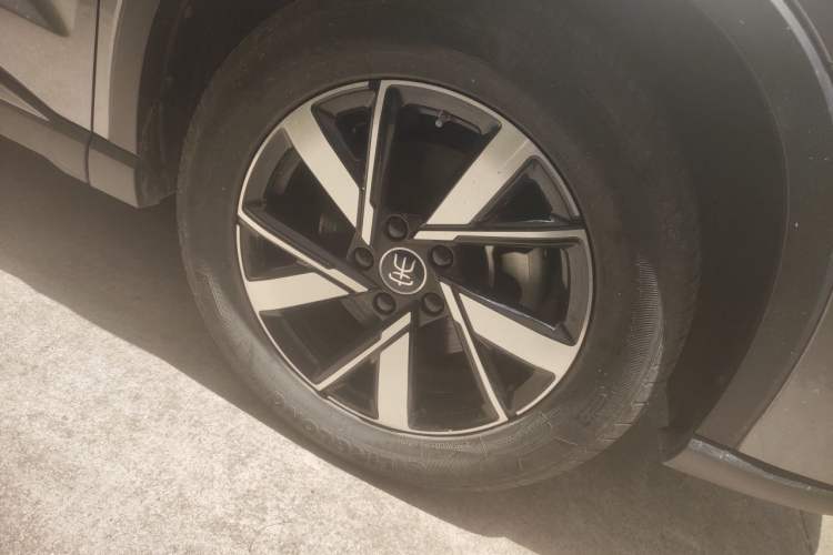 Used BYD Song Pro New Energy 2023 Champion Edition DM-i 110KM Beyond Model Right Front Wheel Hub