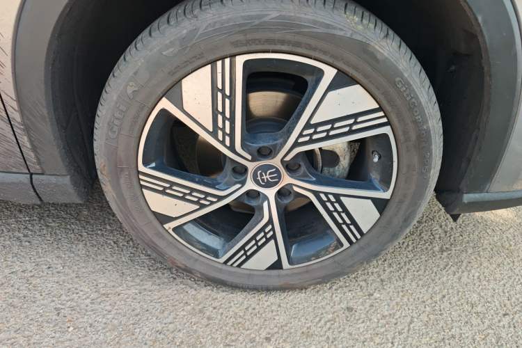 Used BYD Song Pro New Energy 2023 Champion Edition DM-i 110KM Excellence Model Right Front Wheel Hub
