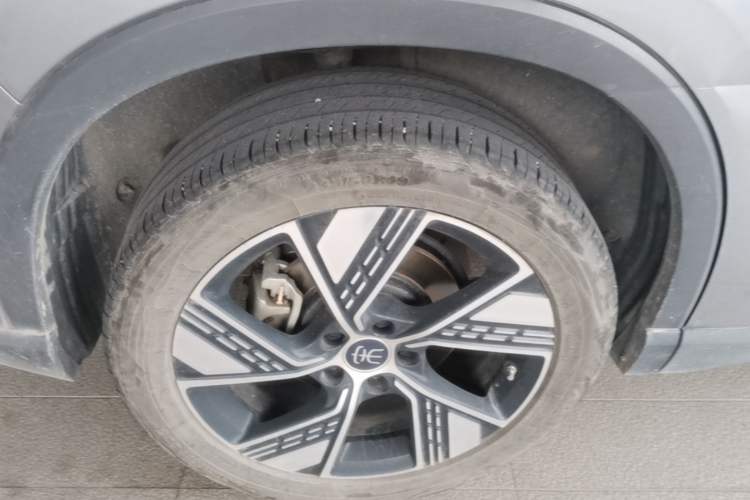 Used BYD Song Pro New Energy 2023 Champion Edition DM-i 110KM Excellence Model Right Rear Wheel Hub