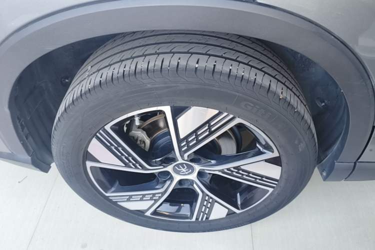 Used BYD Song Pro New Energy 2023 Champion Edition DM-i 110KM Excellence Model Right Rear Wheel Hub