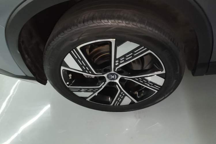 Used BYD Song Pro New Energy 2023 Champion Edition DM-i 110KM Excellence Model Right Rear Wheel Hub