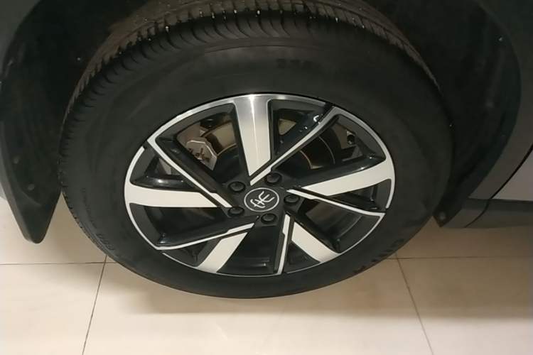 Used BYD Song Pro New Energy 2023 Champion Edition DM-i 110KM Beyond Model Right Rear Wheel Hub