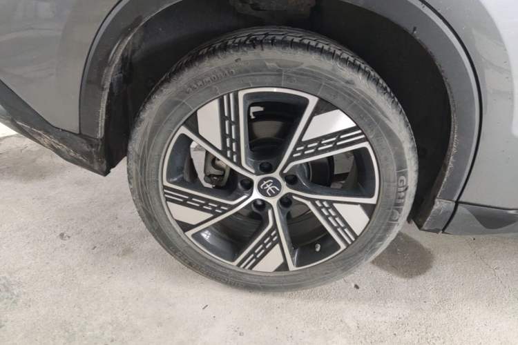 Used BYD Song Pro New Energy 2023 Champion Edition DM-i 110KM Excellence Model Right Rear Wheel Hub