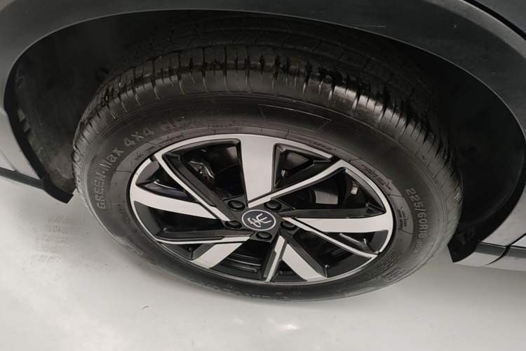 Used BYD Song Pro New Energy 2023 Champion Edition DM-i 110KM Beyond Model Right Rear Wheel Hub