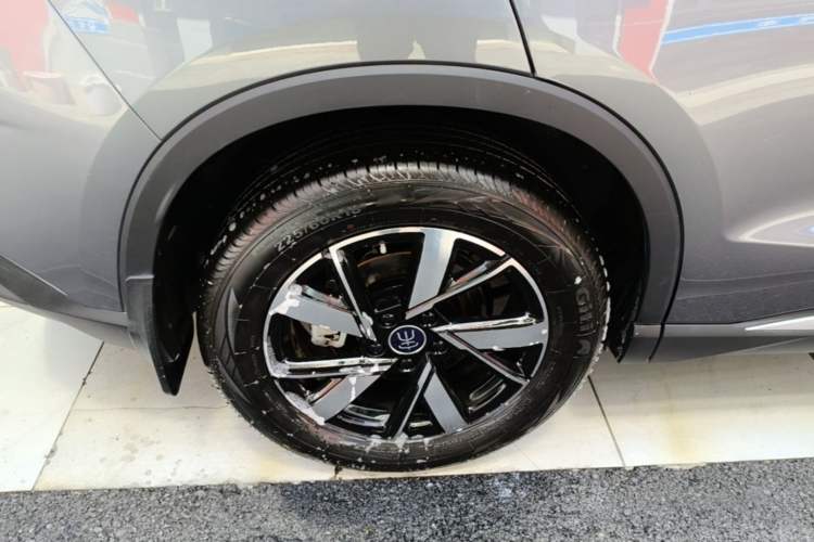Used BYD Song Pro New Energy 2023 Champion Edition DM-i 71KM Beyond Model Right Rear Wheel Hub