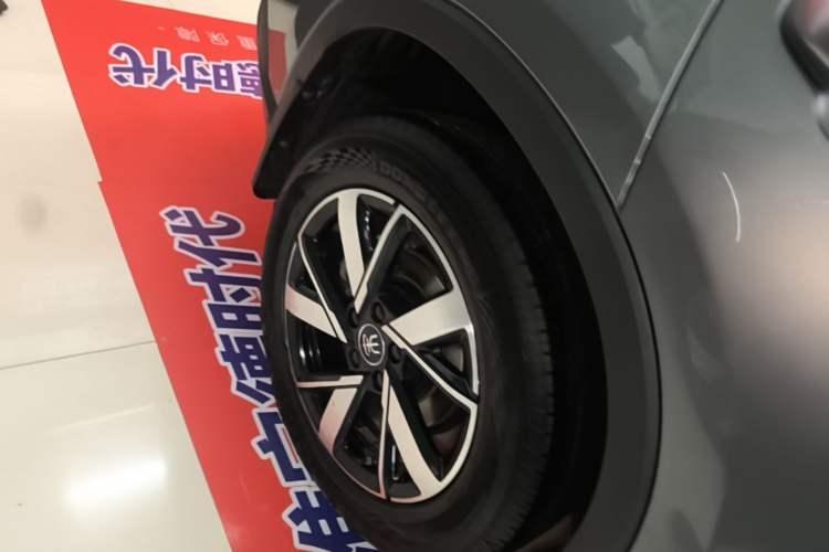 Used BYD Song Pro New Energy 2023 Champion Edition DM-i 71KM Beyond Model Right Rear Wheel Hub