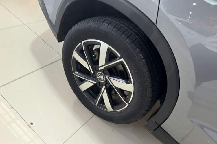 Used BYD Song Pro New Energy 2023 Champion Edition DM-i 110KM Beyond Model Right Rear Wheel Hub