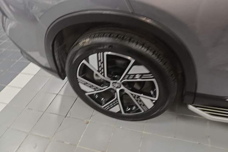 Used BYD Song Pro New Energy 2023 Champion Edition DM-i 110KM Excellence Model Right Rear Wheel Hub