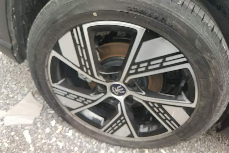 Used BYD Song Pro New Energy 2023 Champion Edition DM-i 110KM Excellence Model Right Rear Wheel Hub