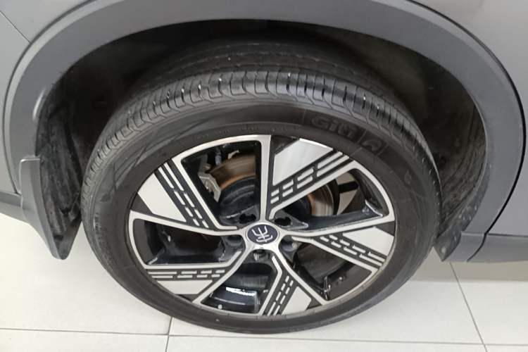 Used BYD Song Pro New Energy 2023 Champion Edition DM-i 110KM Excellence Model Right Rear Wheel Hub