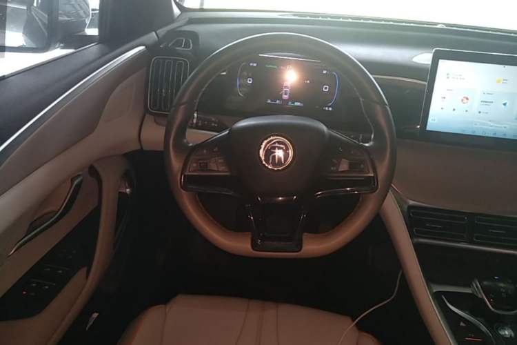 Used BYD Song Pro New Energy 2023 Champion Edition DM-i 71KM Navigation Model Steering Wheel