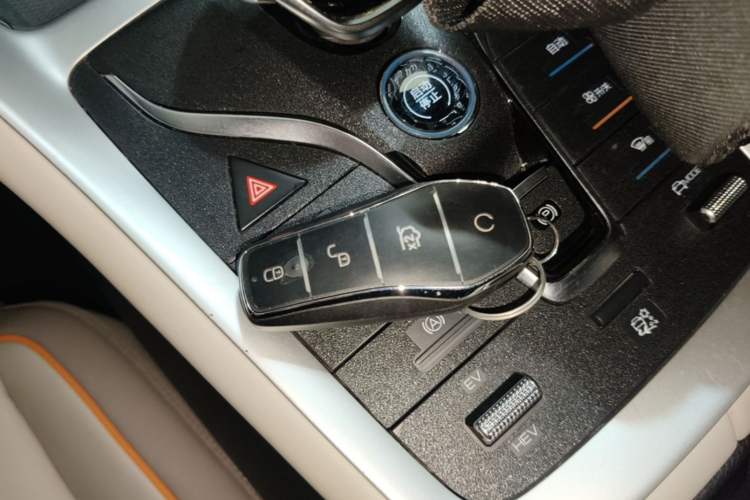 Used BYD Song Pro New Energy 2023 Champion Edition DM-i 71KM Navigation Model Vehicle Key