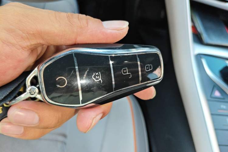Used BYD Song Pro New Energy 2023 Champion Edition DM-i 71KM Navigation Model Vehicle Key