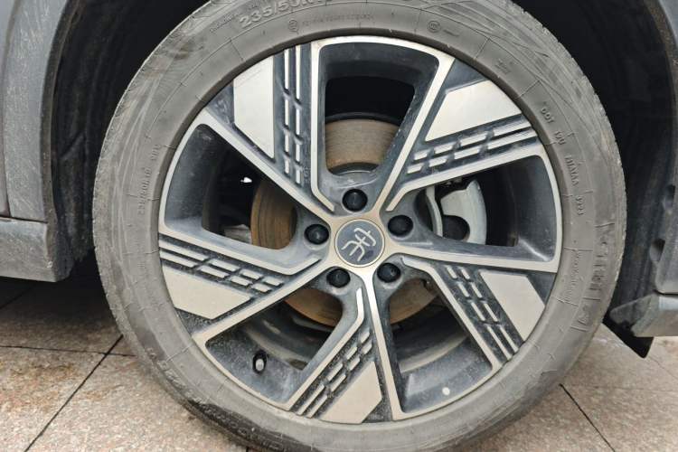 Used BYD Song Pro New Energy 2023 Champion Edition DM-i 110KM Excellence Model Right Front Wheel Hub
