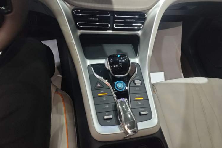 Used BYD Song Pro New Energy 2023 Champion Edition DM-i 110KM Beyond Model Gear Lever