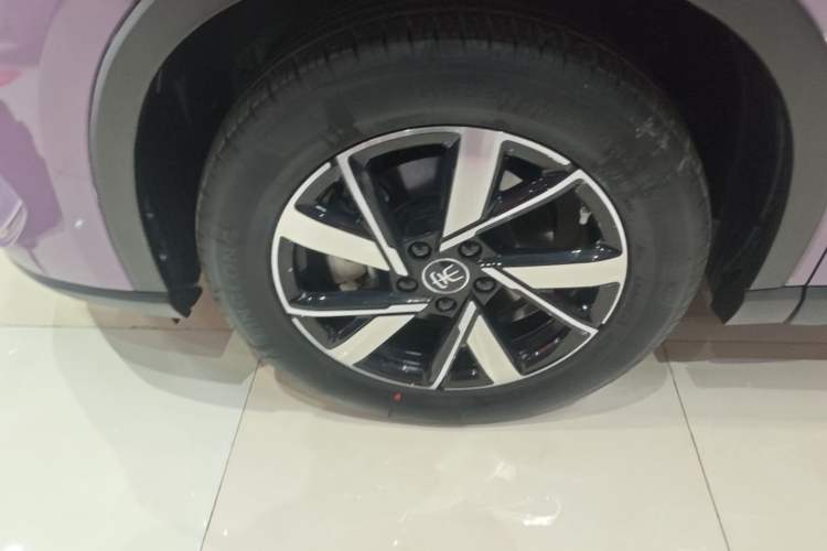 Used BYD Song Pro New Energy 2023 Champion Edition DM-i 110KM Beyond Model Left Front Wheel Hub