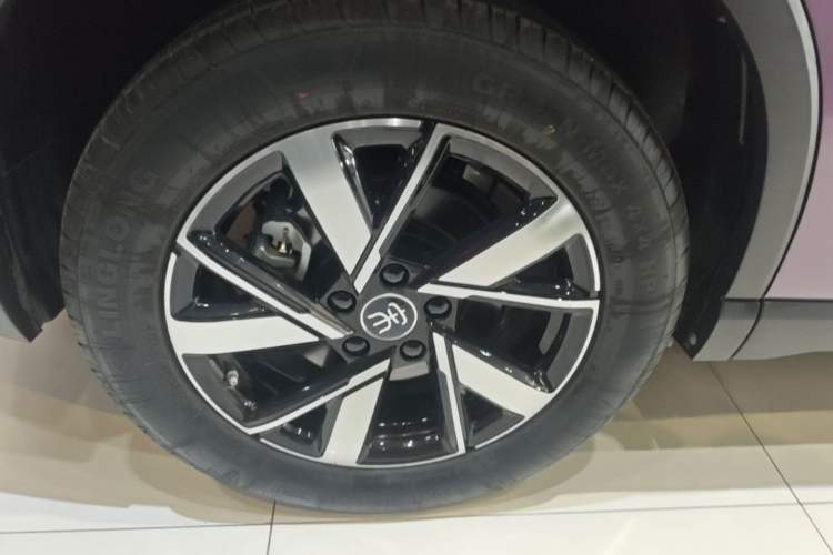 Used BYD Song Pro New Energy 2023 Champion Edition DM-i 110KM Beyond Model Right Rear Wheel Hub