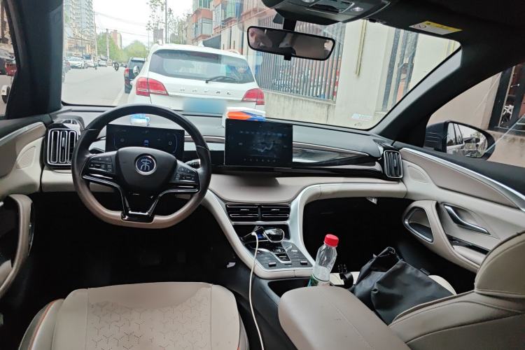 Used BYD Song Pro New Energy 2023 Champion Edition DM-i 71KM Leading Model Center Console