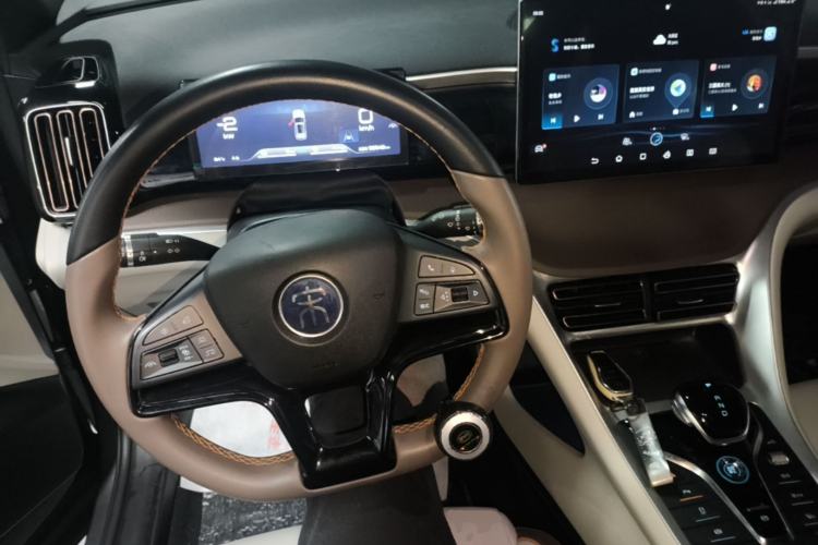 Used BYD Song Pro New Energy 2023 Champion Edition DM-i 110KM Excellence Model Center Console