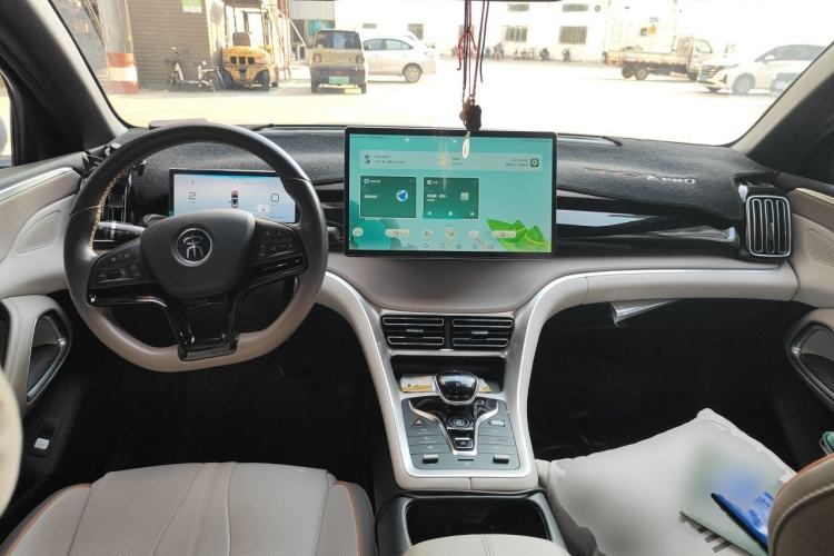 Used BYD Song Pro New Energy 2023 Champion Edition DM-i 110KM Excellence Model Center Console