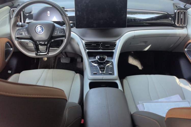 Used BYD Song Pro New Energy 2023 Champion Edition DM-i 110KM Excellence Model Center Console
