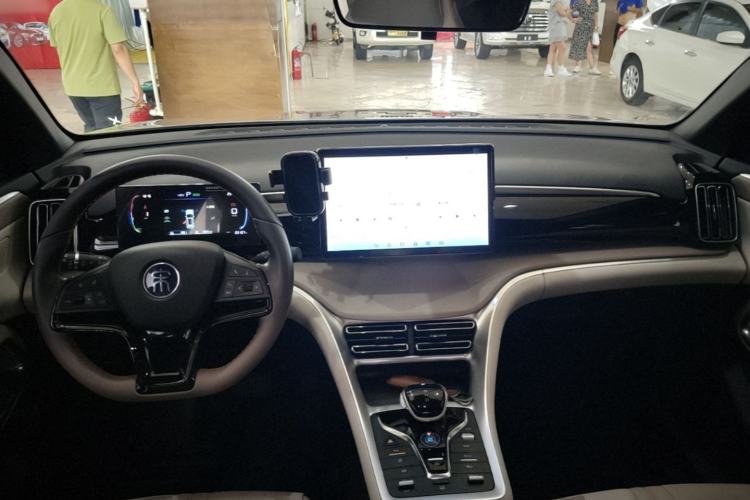 Used BYD Song Pro New Energy 2023 Champion Edition DM-i 71KM Beyond Model Center Console