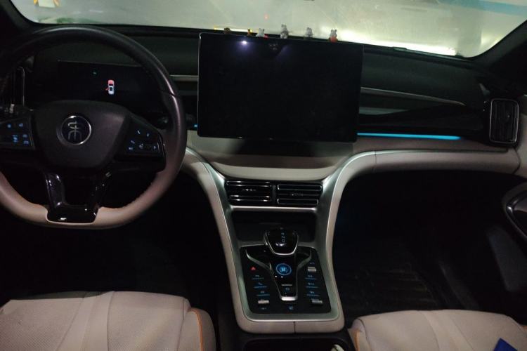 Used BYD Song Pro New Energy 2023 Champion Edition DM-i 110KM Excellence Model Center Console