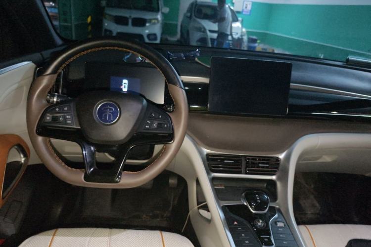 Used BYD Song Pro New Energy 2023 Champion Edition DM-i 71KM Leading Model Center Console