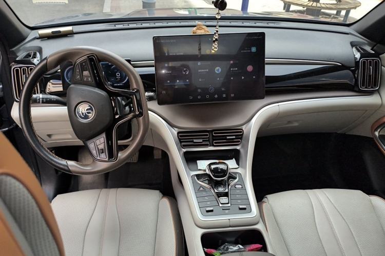 Used BYD Song Pro New Energy 2023 Champion Edition DM-i 110KM Excellence Model Center Console