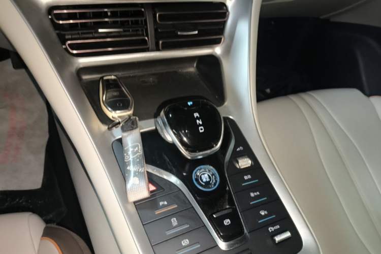 Used BYD Song Pro New Energy 2023 Champion Edition DM-i 110KM Excellence Model Gear Lever