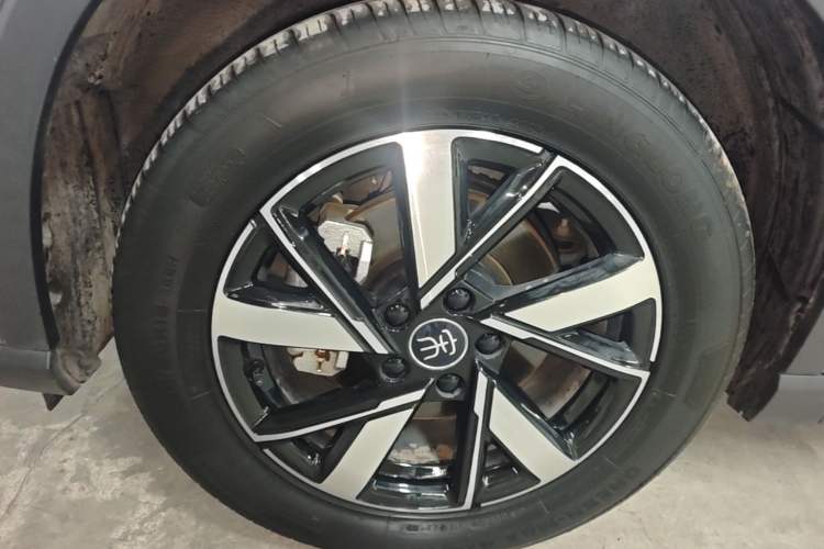 Used BYD Song Pro New Energy 2023 Champion Edition DM-i 110KM Beyond Model Left Front Wheel Hub