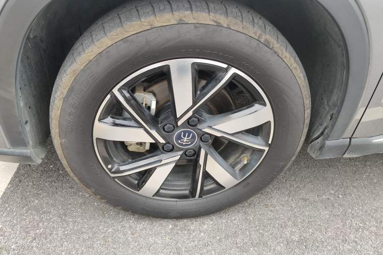 Used BYD Song Pro New Energy 2023 Champion Edition DM-i 71KM Navigation Model Left Front Wheel Hub
