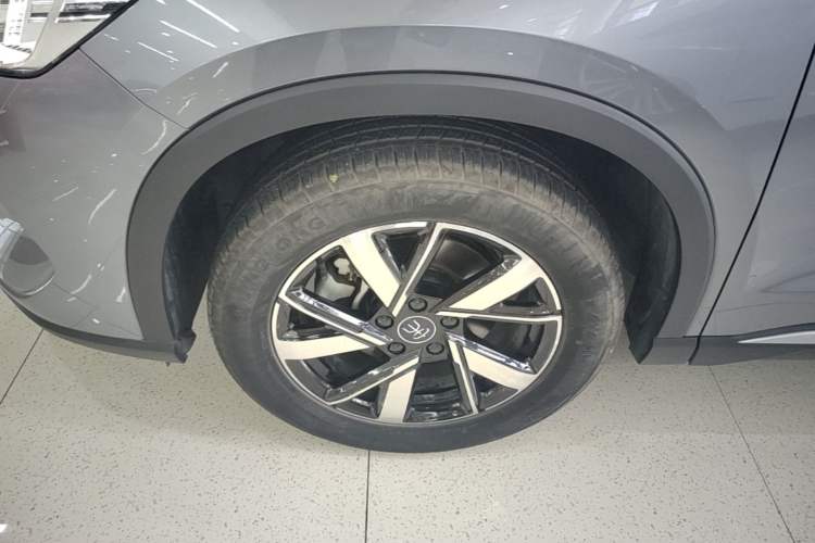 Used BYD Song Pro New Energy 2023 Champion Edition DM-i 71KM Beyond Model Left Front Wheel Hub