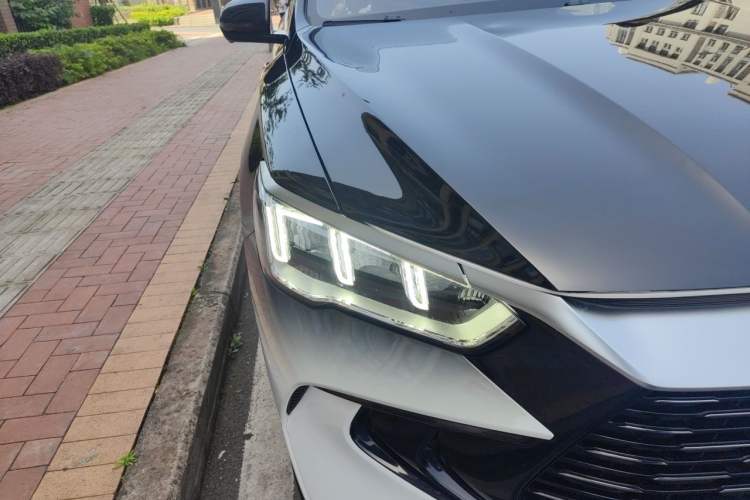 Used BYD Song Pro New Energy 2023 Champion Edition DM-i 71KM Beyond Model Right Front Headlight