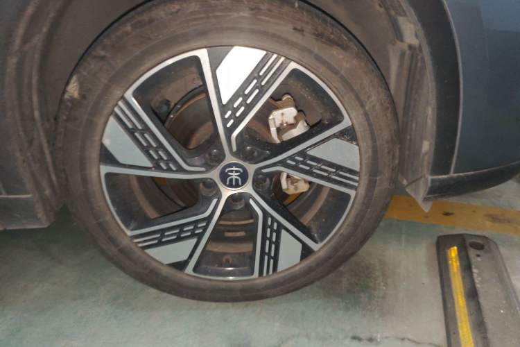 Used BYD Song Pro New Energy 2023 Champion Edition DM-i 110KM Excellence Model Right Front Wheel Hub