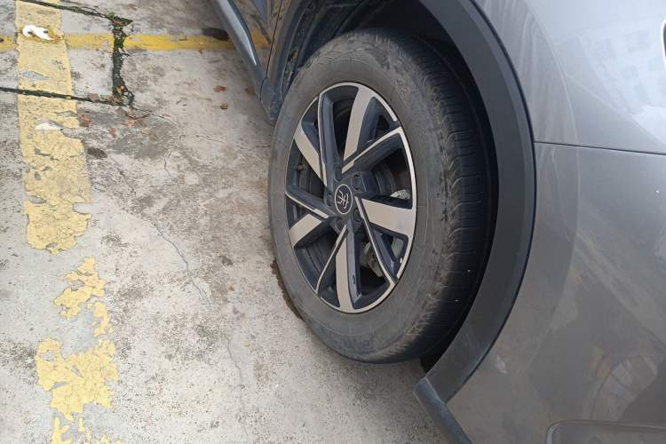 Used BYD Song Pro New Energy 2023 Champion Edition DM-i 110KM Beyond Model Right Front Wheel Hub